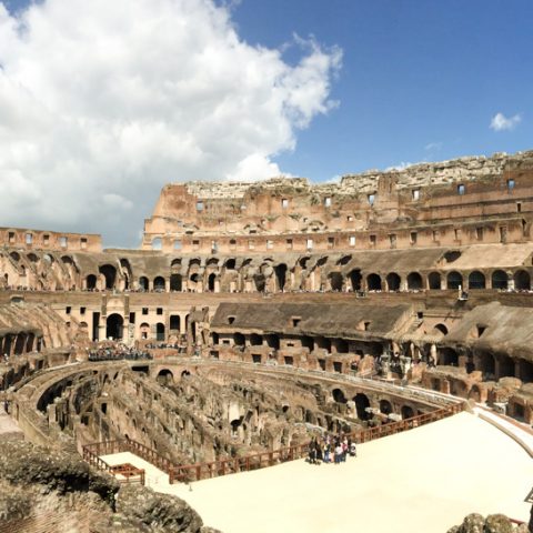 Ruínas internas do Coliseu. Uma visita obrigatória para quem visita a Itália em 7 dias.