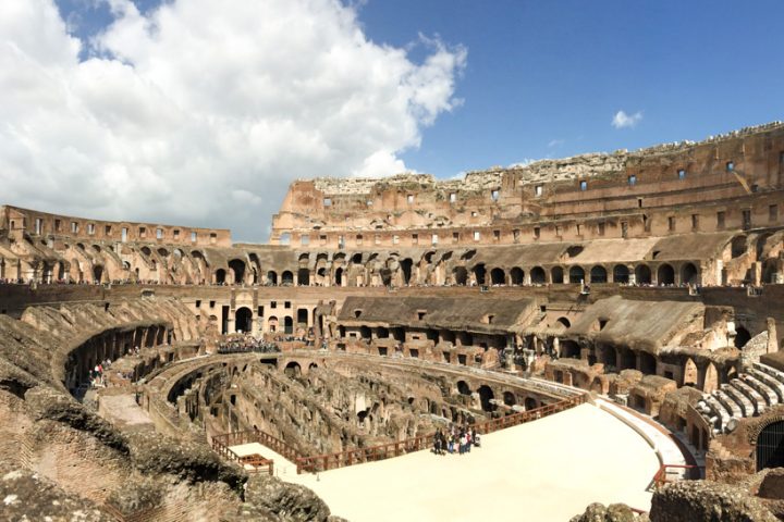 Ruínas internas do Coliseu. Uma visita obrigatória para quem visita a Itália em 7 dias.
