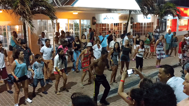 Aula de dança na orla de San Andrés