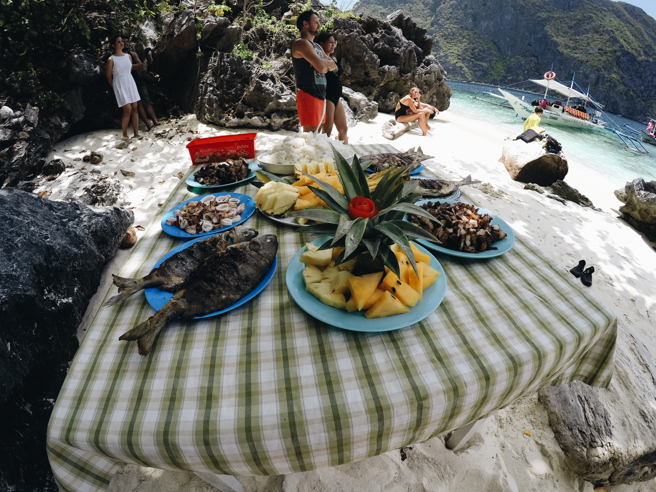 Almoço em praia de El Nido, Palawan, Filipinas.