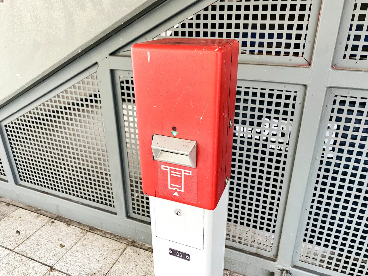 Imagem mostrando uma das máquinas de validação do ticket de transporte
